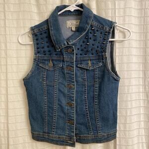 Chi qle small denim vest button up spikes
